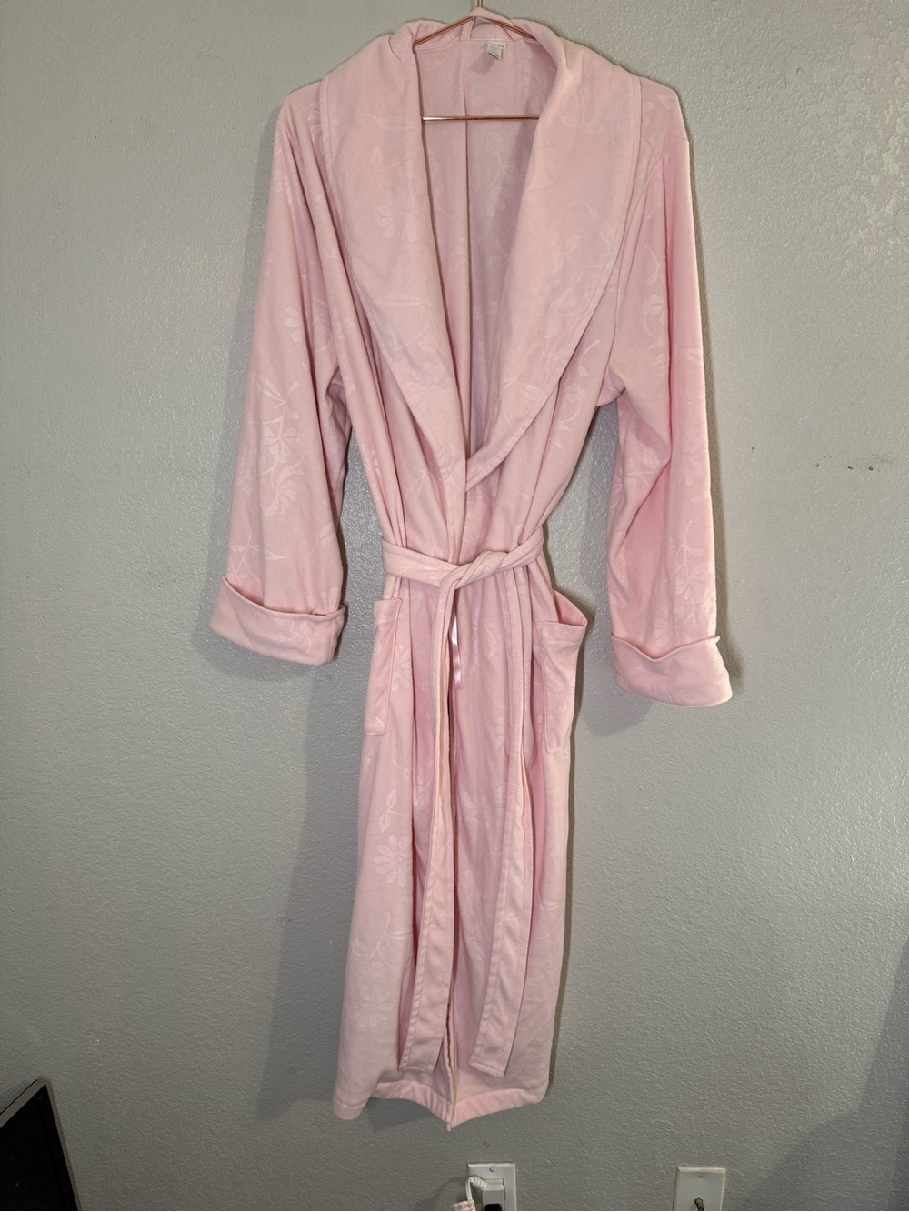 PINK by Victoria's Secret Rose Floral Embossed Plush Bathrobe Pink XL / EG